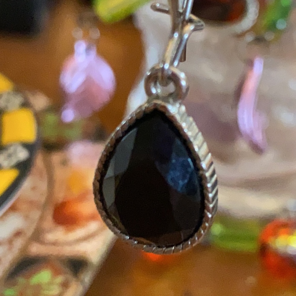 VINTAGE Black Crystal Silver Drop Earrings - Picture 3 of 8